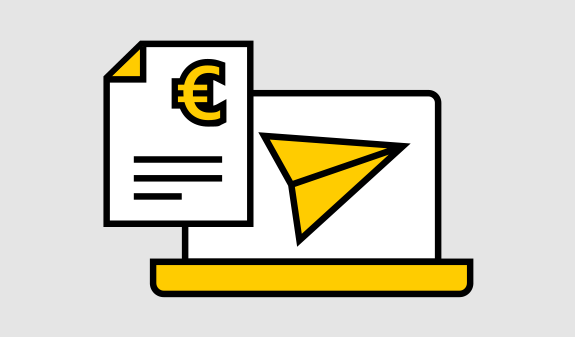 Ein gelbes Papierflugzeug vor einem Laptop mit Euro-Dokument, grau Hintergrund
