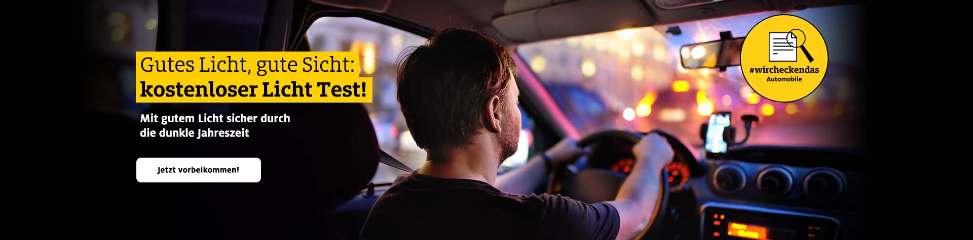 Ein Mann sitzt konzentriert am Steuer eines Autos bei Nachtfahrten.
