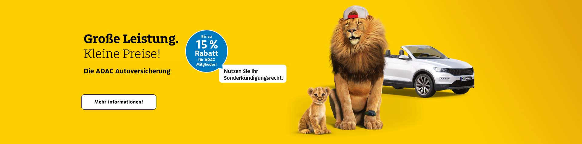 Ein Löwe mit Baseballkappe sitzt neben einem Cabrio und einem Löwenbaby auf gelbem Hintergrund.